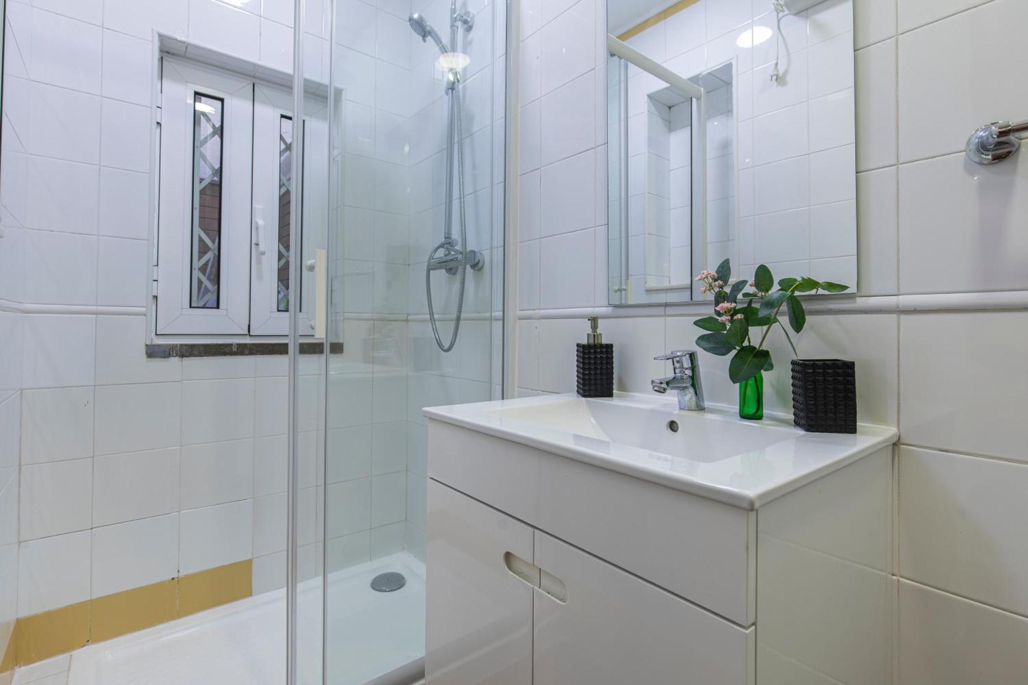 Comfortable Flat Near Marques De Pombal *