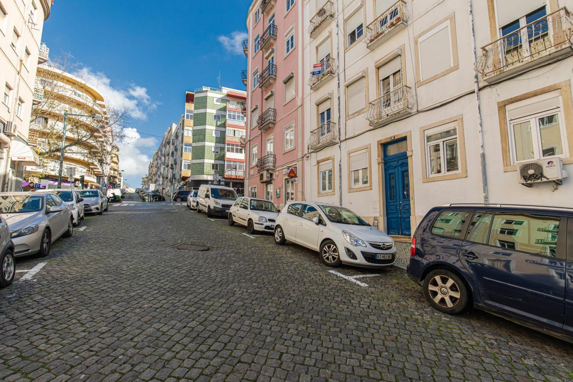 Comfortable Flat Near Marques De Pombal Lisboa